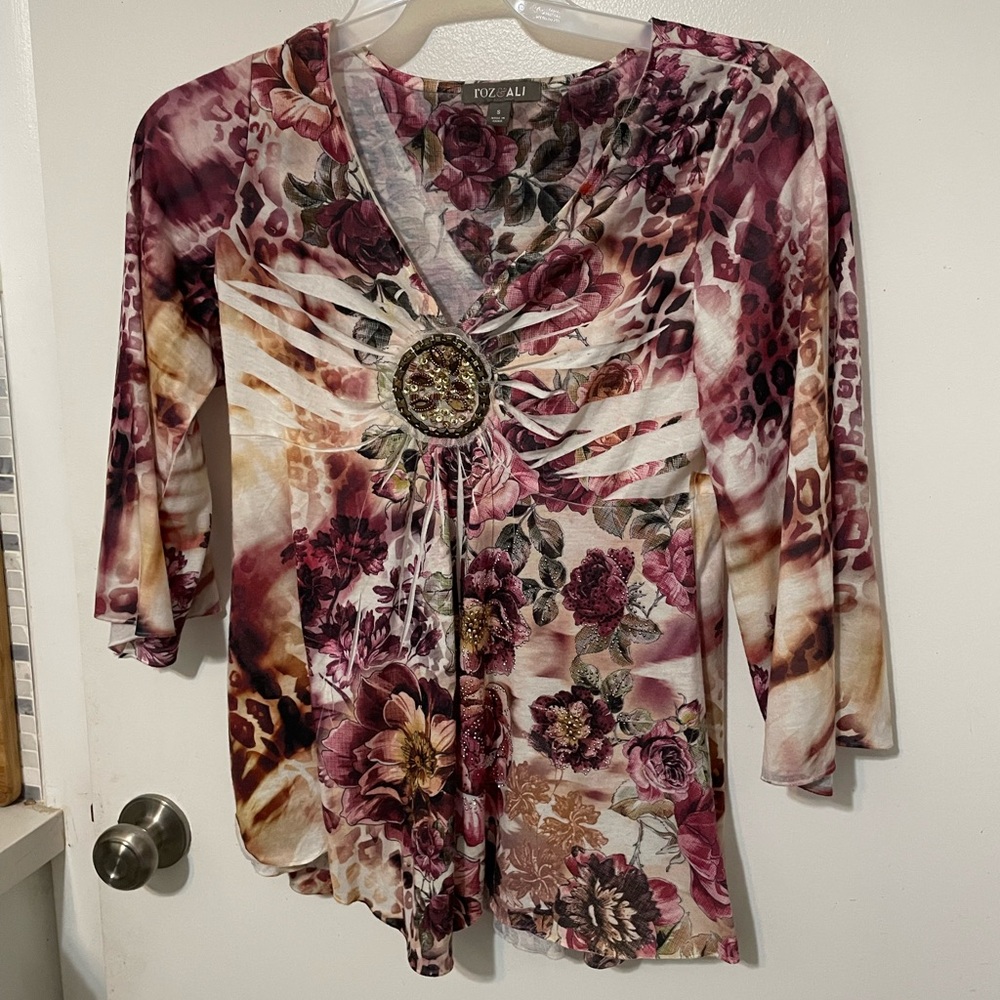 Roz & Ali long sleeve floral cheetah
Print v neck tunic peasant blouse small